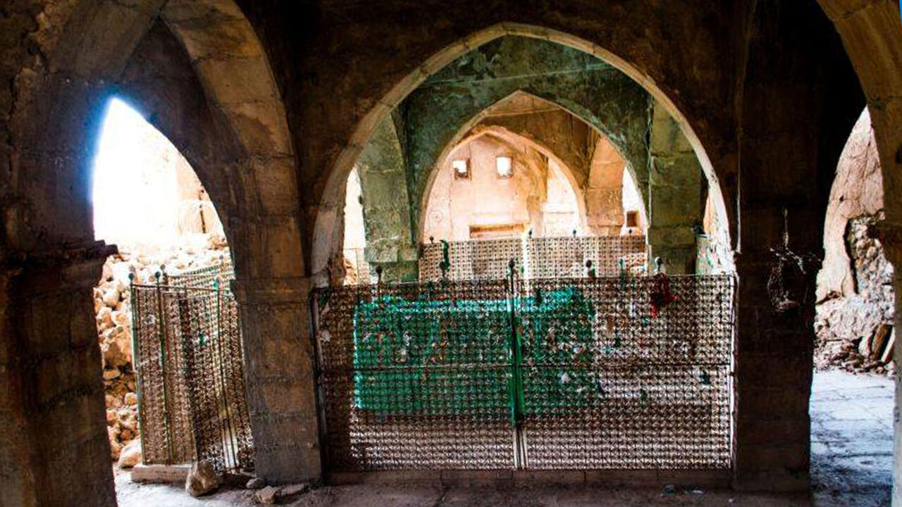 Nahum_Tomb.jpg