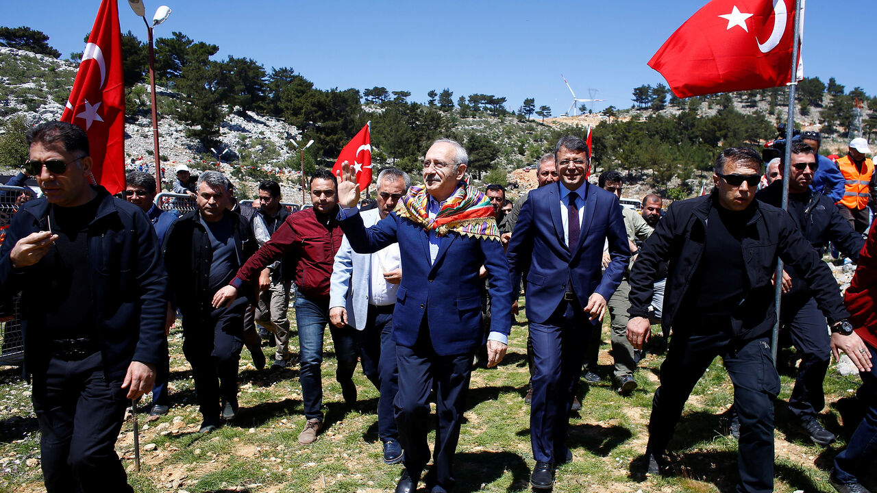 TURKEY-POLITICS/ Kemal Kilicdaroglu, leader of Turkey's main opposition Republican People's Party (CHP), arrives at a nomads congress near the southern town of Silifke in Mersin province, Turkey April 22, 2018. REUTERS/Osman Orsal - RC19A5868000