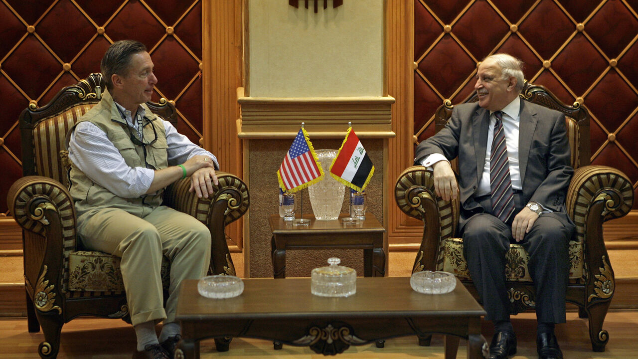 IRAQ/ U.S. Representative Stephen Lynch (D-MA) (L) meets with Iraq's Deputy Foreign Minister Labid Abbawi (C) during his visit to Baghdad July 26, 2009. REUTERS/Hadi Mizban/Pool (IRAQ CONFLICT POLITICS) - GM1E57Q1IOY01