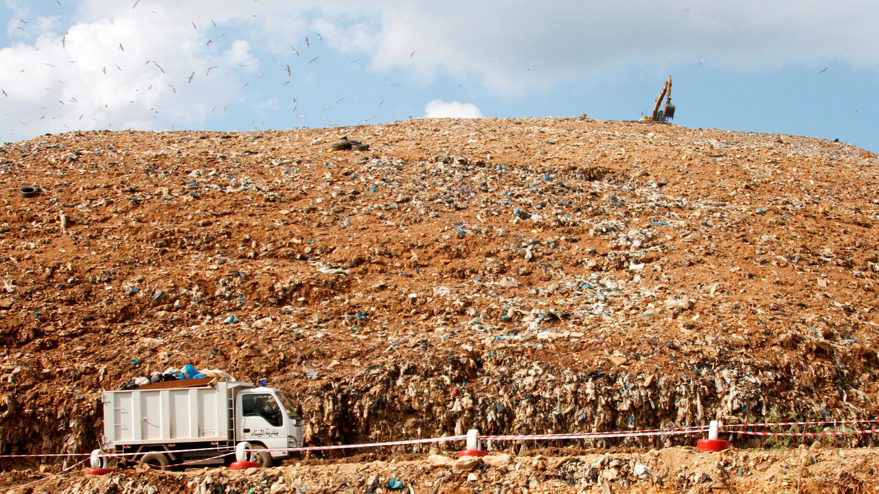 LEBANON-GARBAGE/ A truck transports trash at a garbage dump in Tripoli, northern Lebanon, November 2, 2017. Picture taken November 2, 2017. REUTERS/Omar Ibrahim - RC168D1B2FA0