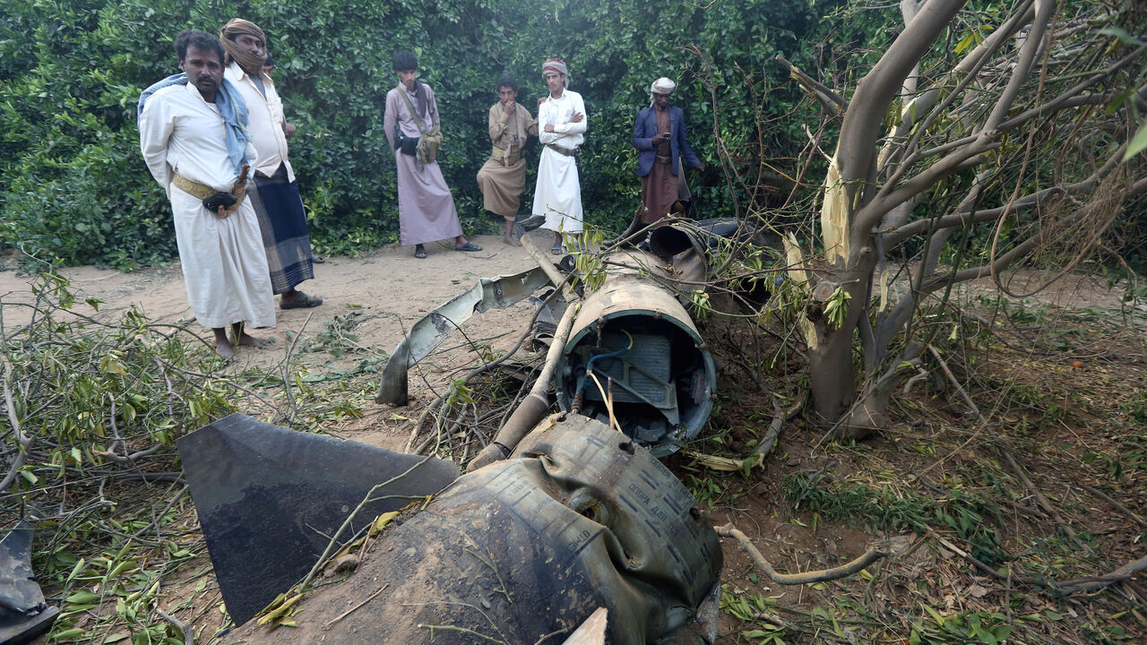 YEMEN-SECURITY/ Tribesmen inspect fragments of a Houthi ballistic missile at a farm after it was intercepted by the Saudi-led coalition's air defence forces in Marib, Yemen February 23, 2018. Picture taken with a fisheye lens. REUTERS/Ali Owidha - RC1974FC90C0