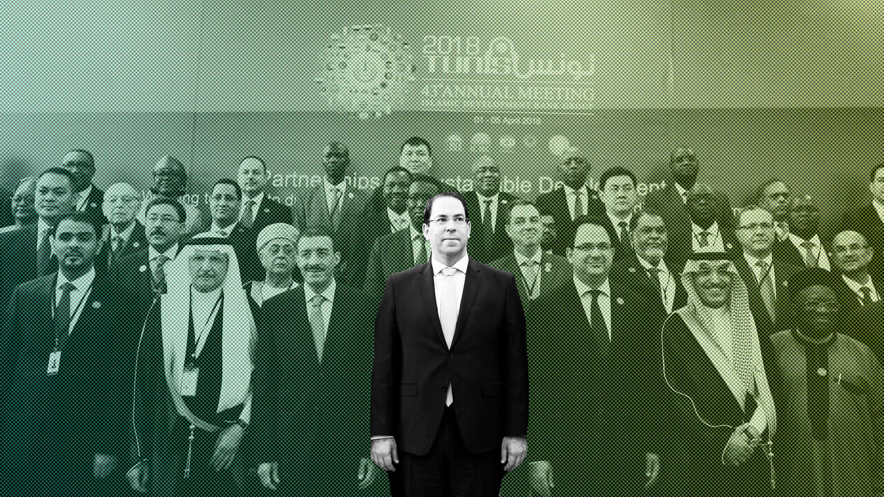 Tunisia's Prime Minister Youssef Chahed (C) poses during a group photo at the 43rd Annual Meeting of the Islamic Development Bank Group (IsDB Group) in Tunis, Tunisia April 4, 2018. REUTERS/Zoubeir Souissi - RC1CF686D080
