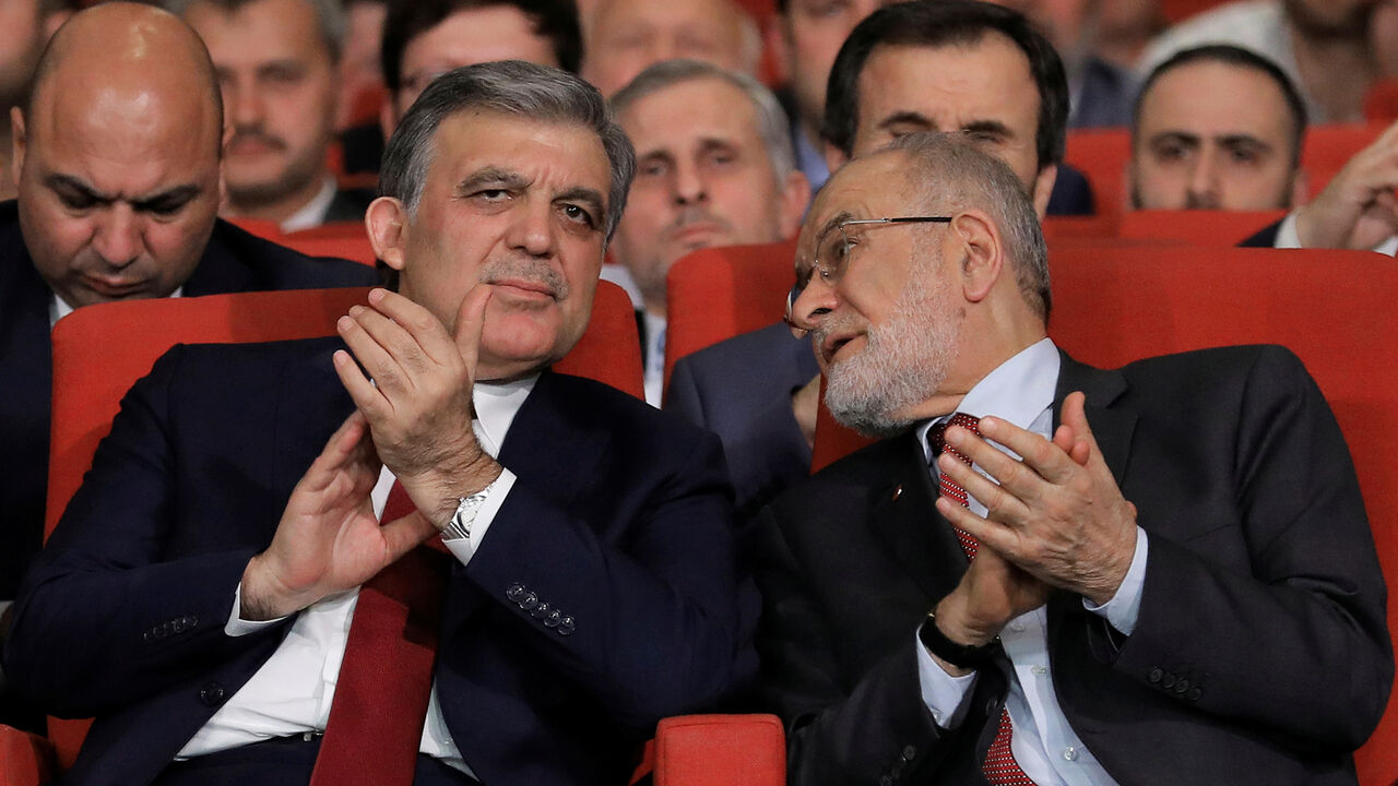 TURKEY-POLITICS/ Former Turkish President Abdullah Gul is seen with Saadet Party leader Temel Karamollaoglu during a ceremony in Istanbul, Turkey April 24, 2018. Picture taken April 24, 2018. REUTERS/Huseyin Aldemir - RC1A875ACB30