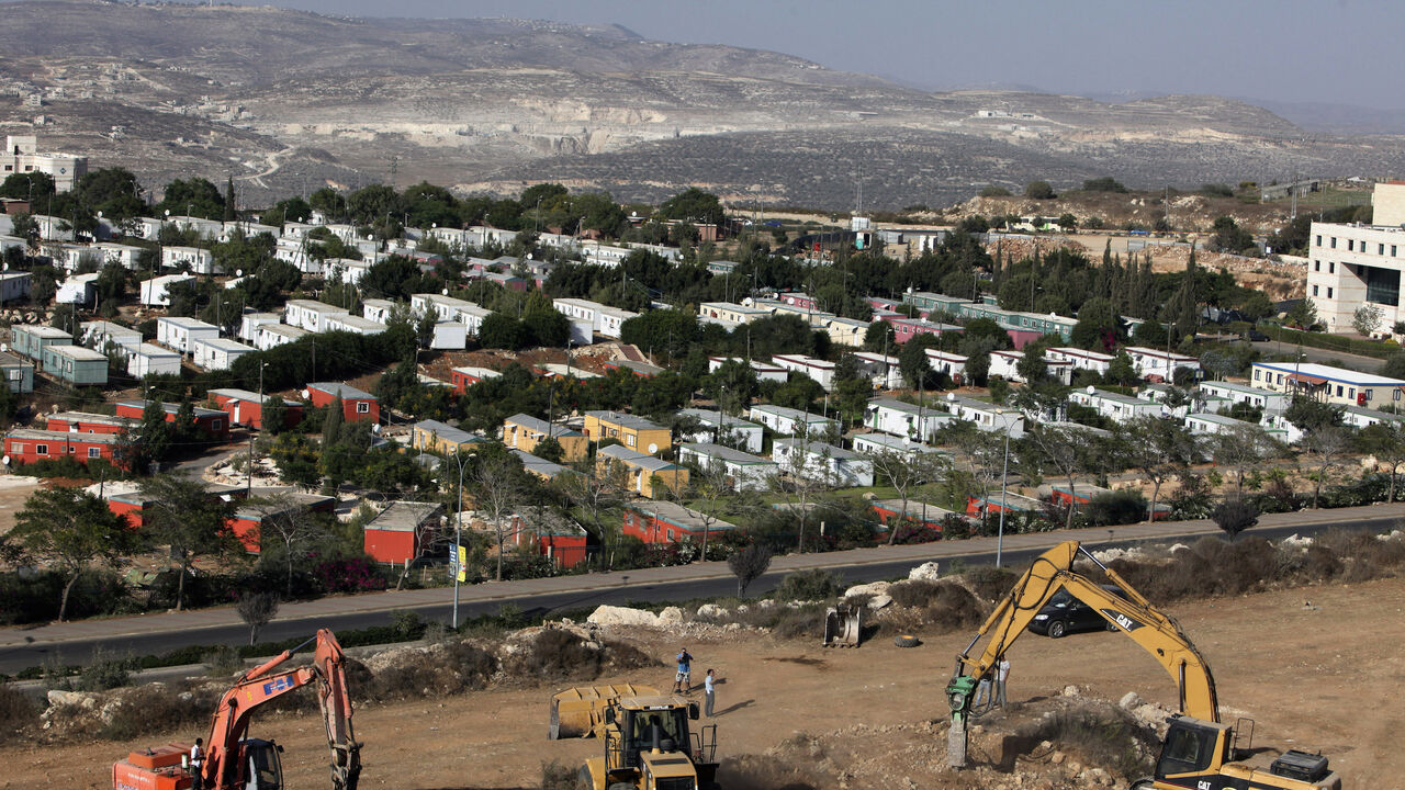 PALESTINIANS-ISRAEL/ Construction vehicles prepare the ground as building of a housing project resumes in the West Bank Jewish settlement of Ariel September 27, 2010. Israel let a moratorium on new building in settlements expire on Monday but Palestinians held back from carrying out a threat to quit peace talks, giving the United States more time to try to save the negotiations. REUTERS/Nir Elias (WEST BANK - Tags: POLITICS BUSINESS CONSTRUCTION) - GM1E69R1TWA01
