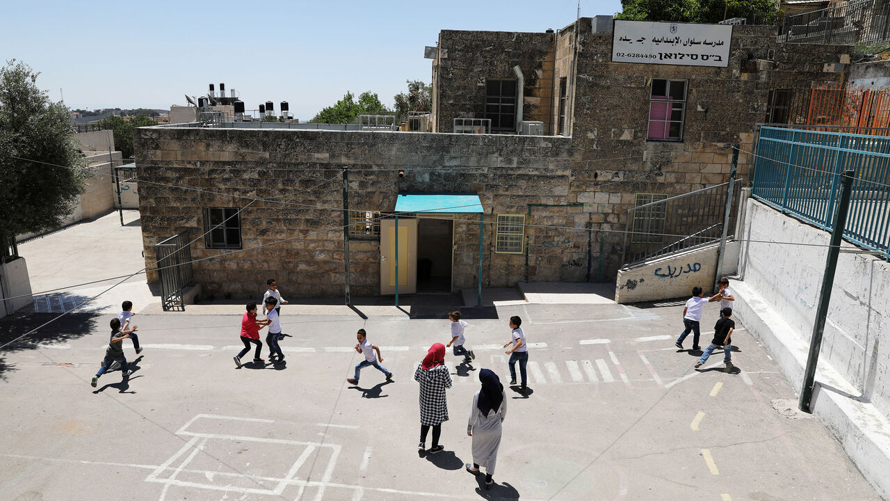 ISRAEL-PALESTINIANS/JERUSALEM-SCHOOLS RTS1951F.jpg