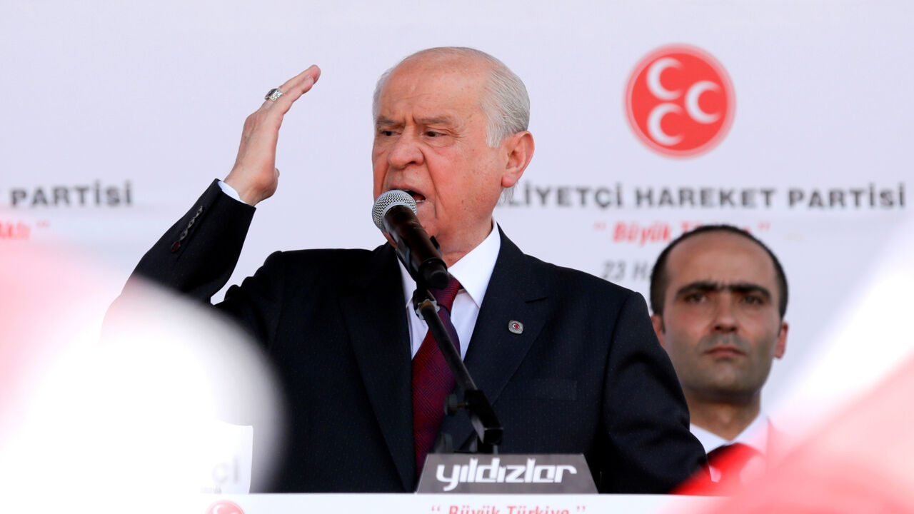TURKEY-ELECTION/ Devlet Bahceli, leader of Nationalist Movement Party (MHP), addresses his supporters during an election rally in Ankara, Turkey June 23, 2018. REUTERS/Stoyan Nenov - RC144FF5C390