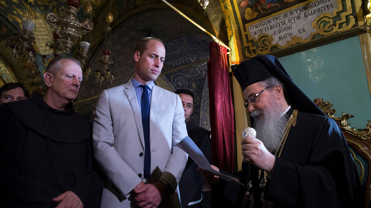 BRITAIN-ROYALS/ISRAEL-PALESTINIANS Britain's Prince William visits the Church of the Holy Sepulchre in Jerusalem's Old City, June 28, 2018. Amit Shabi/Pool via REUTERS - RC149D004D30