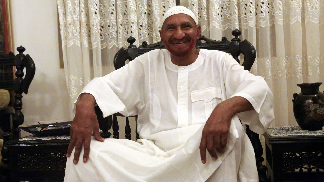 SUDAN-OPPOSITION/ Opposition leader of Umma Party and Sudan's former Prime Minister Sadiq al-Mahdi smiles at his home in Omdurman after he was released, June 15, 2014. Sudanese authorities released al-Mahdi on Sunday, in a signal of the government's intent to ease political tensions ahead of elections next year. Al-Mahdi, who was arrested in mid-May, was accused of undermining the constitution, a charge that could have led to the death penalty, after he said the government had committed violence against civilians in the Darf