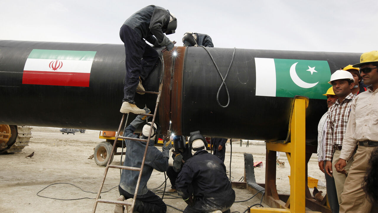 IRAN-PAKISTAN/GAS Irani workers weld the pipeline during a groundbreaking ceremony to mark the inauguration of the Iran-Pakistan gas pipeline, in the city of Chahbahar in southeastern Iran March 11, 2013. Ahmadinejad and Zardari marked the start of Pakistani construction on the much-delayed gas pipeline on Monday, Iranian media reported, despite U.S. pressure on Islamabad to back out of the project. REUTERS/Mian Khursheed (IRAN - Tags: POLITICS ENERGY BUSINESS) - GM1E93C06X401