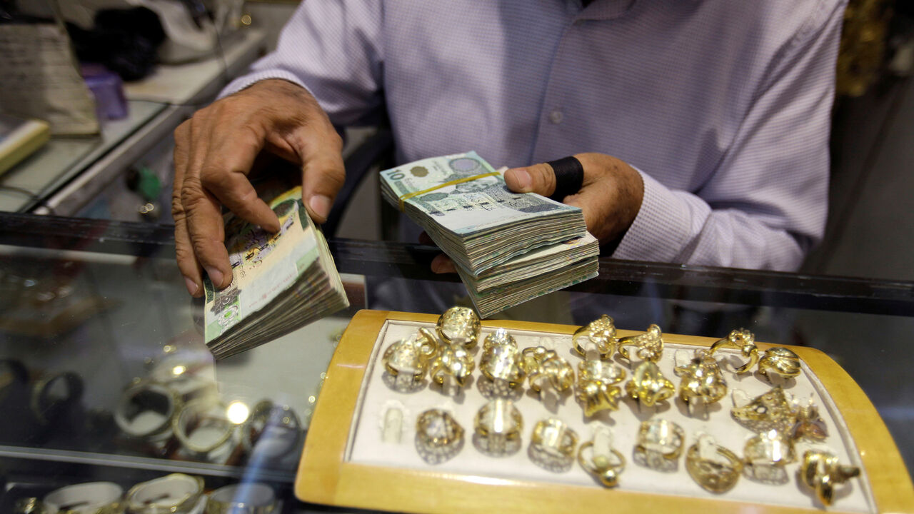 LIBYA-SECURITY/ECONOMY A man displays Libyan Dinar banknotes in a jewellery store in the old city of Tripoli, Libya October 26, 2017. Picture taken October 26, 2017. REUTERS/Ismail Zitouny - RC15E19B5990