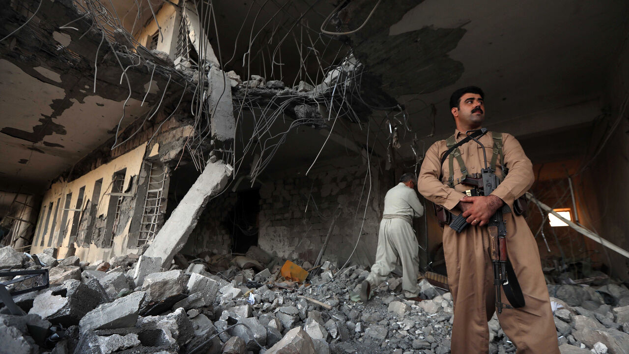 AFP_18Y4EP Iranian Kurdish Peshmerga members of the Iranian Kurdistan Democratic Party (KDPI) check the damage after a rocket attack inside their headquarters in Koysinjaq, 100 kilometres east of Arbil, the capital of the autonomous Kurdish region of eastern Iraq, on September 8, 2018. - At least a dozen members of the Iranian Kurdish rebel group were killed on September 8 in the a rocket attack on their headquarters carried out by Iran's Revolutionary Guards. The Kurdistan Democratic Party of Iran (KDPI) has carried