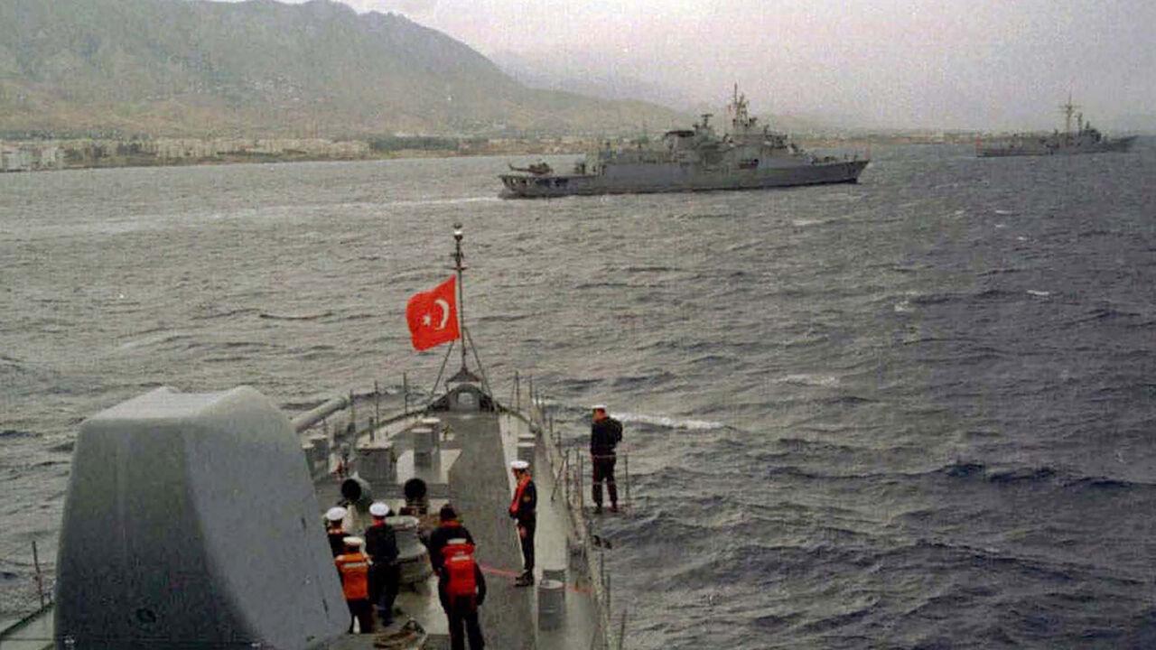 TURKEY CYPRUS Ships from the Turkish Navy head towards the port of Kyrenia in northern Cyprus November 18. The Turkish navy anchored off Kyrenia to participate in a joint military exercise involving Turkish Cypriots and Turkish forces in the northern part of island.
FS/JDP - RP1DRIGYCJAB