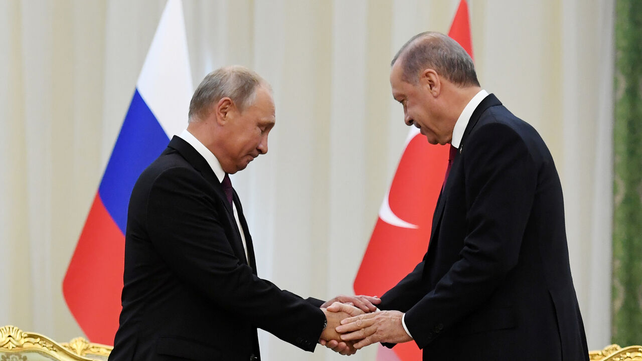 MIDEAST-CRISIS/SYRIA Russian President Vladimir Putin shakes hands with his Turkish counterpart Tayyip Erdogan during their meeting in Tehran, Iran September 7, 2018. Kirill Kudryavtsev/Pool via REUTERS - RC11E2DD7470