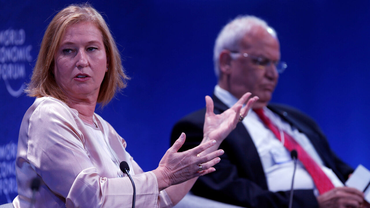 WEF-JORDAN/ Former Israeli Foreign Minister Tzipi Livni (L) and Chief Palestinian Negotiator Saeb Erekat participate in the World Economic Forum on the Middle East and North Africa at the King Hussein Convention Centre at the Dead Sea May 20, 2017. REUTERS/Muhammad Hamed - RC1E86B4ECD0