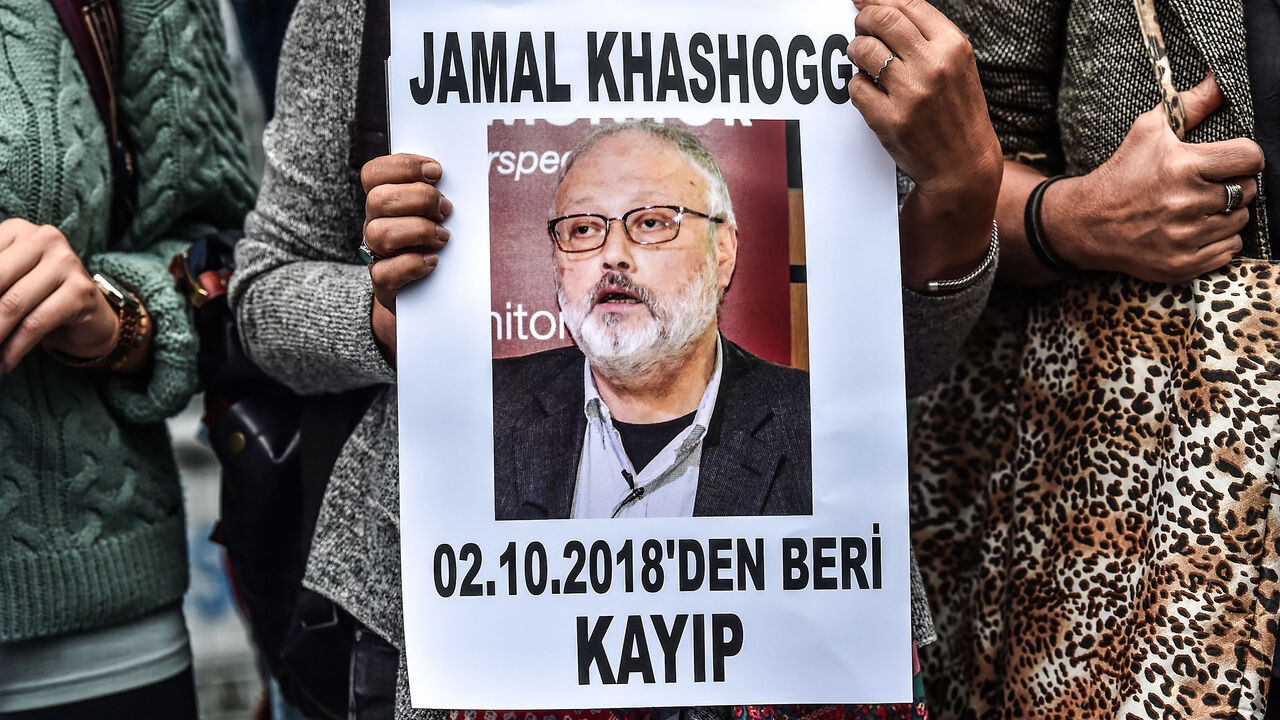 AFP_19W0SW A woman holds a portrait of missing journalist and Riyadh critic Jamal Khashoggi reading "Jamal Khashoggi is missing since October 2" during a demonstration in front of the Saudi Arabian consulate on October 9, 2018 in Istanbul. - Khashoggi, a Washington Post contributor, vanished last on October 2 after entering the Saudi Arabian consulate to receive official documents ahead of his marriage to a Turkish woman. A Turkish government source told AFP at the weekend that the police believe the journalist "was k