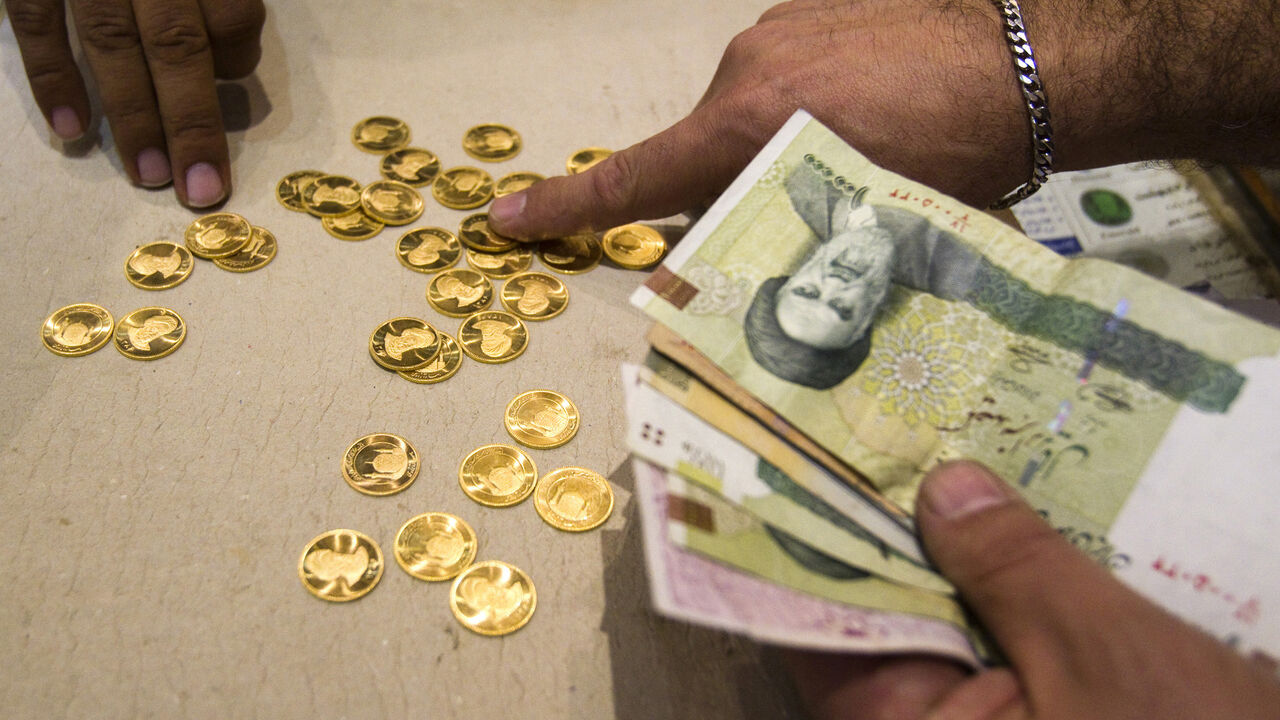IRAN-ECONOMY/ EDITORS' NOTE: Reuters and other foreign media are subject to Iranian restrictions on leaving the office to report, film or take pictures in Tehran.
A customer buys Iranian gold coins at a currency exchange office in Tehran's business district October 24, 2011. Iranian media reported last week that monetary authorities had reversed a six-month-old decision to cut interest on bank deposits, aiming to mop up excess cash in the economy and halt a dangerous rise of inflation. The news made sense to economist