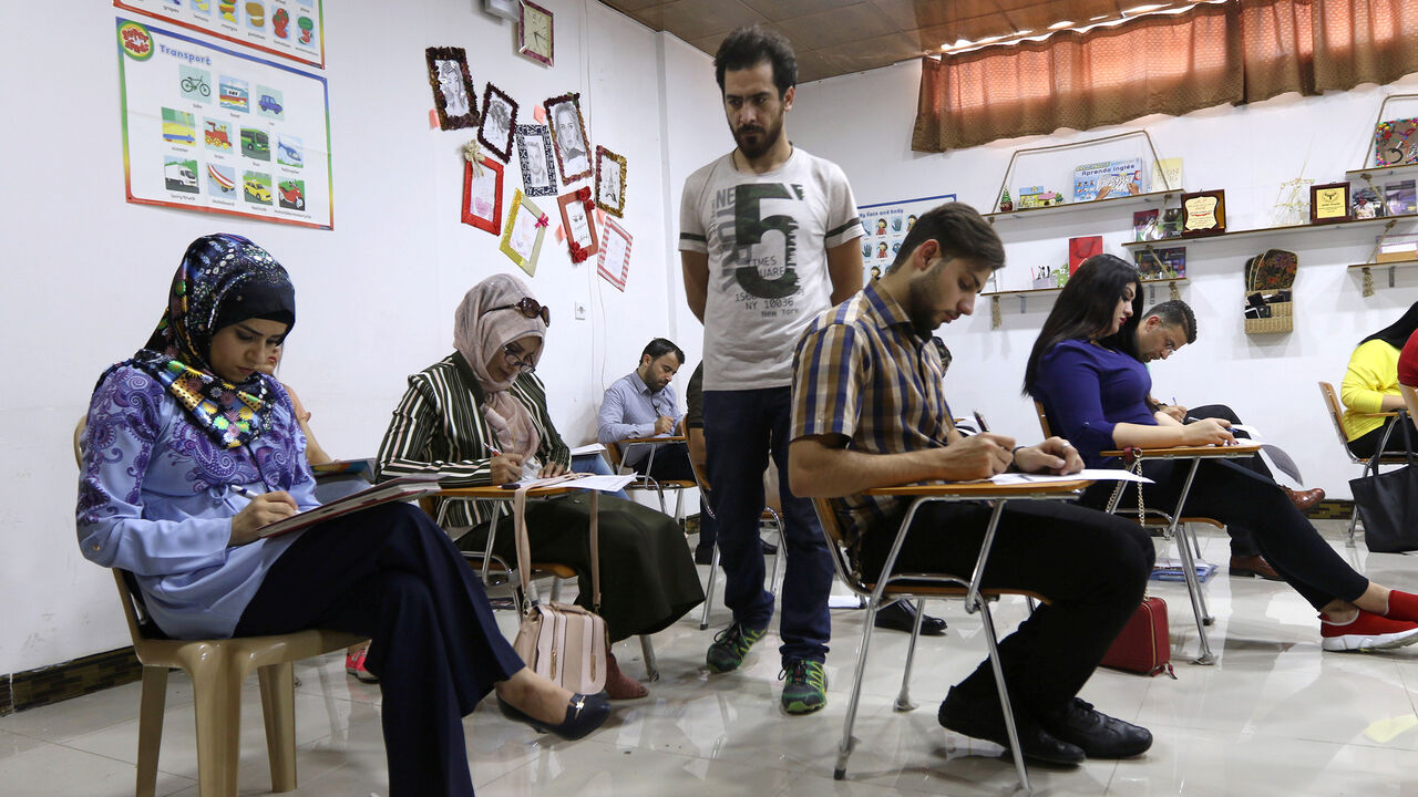 KIRKUK-BOOKSTORE/ Iraqi students take an English language exam at a bookstore in Kirkuk, Iraq, July 24, 2018, Picture taken July 24, 2018. REUTERS/Ako Rasheed - RC1F5E5EA660