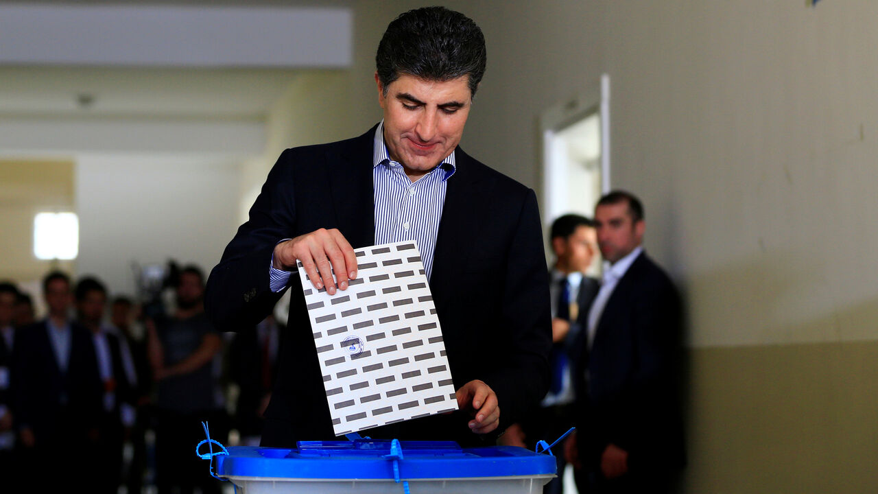 IRAQ-KURDS/ Kurdistan Regional Government Prime Minister Nechirvan Barzani casts his vote at a polling station, during parliamentary elections in the semi-autonomous region in Erbil, Iraq September 30, 2018. REUTERS/Thaier Al-Sudani - RC16F7414BF0