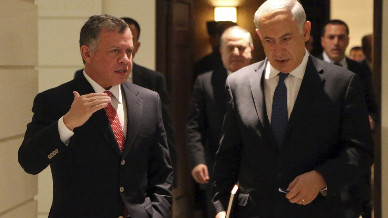 Jordan's King Abdullah (L) walks with Israel's Prime Minister Benjamin Netanyahu before their meeting at the Royal Palace in Amman January 16, 2014. REUTERS/Jordanian Royal Palace/Yousef Allan/Handout via Reuters (JORDAN - Tags: POLITICS) ATTENTION EDITORS - THIS IMAGE WAS PROVIDED BY A THIRD PARTY. FOR EDITORIAL USE ONLY. NOT FOR SALE FOR MARKETING OR ADVERTISING CAMPAIGNS. THIS PICTURE IS DISTRIBUTED EXACTLY AS RECEIVED BY REUTERS, AS A SERVICE TO CLIENTS - GM1EA1G1K2N01