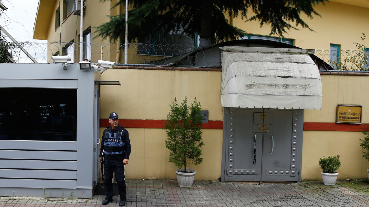 SAUDI-POLITICS/DISSIDENT A Turkish police officer stands guard outside the Saudi Arabia's consulate in Istanbul, Turkey October 9, 2018. REUTERS/Osman Orsal - RC1735552880