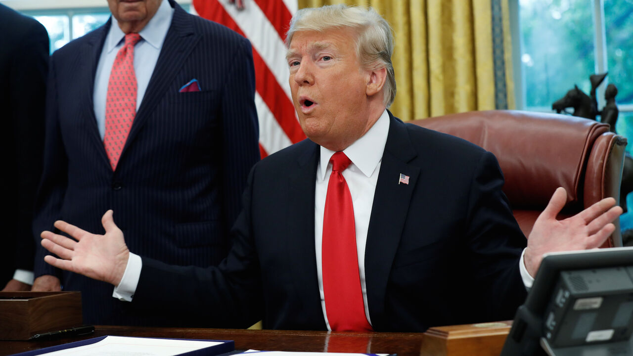STORM-MICHAEL/TRUMP U.S. President Donald Trump speaks about Hurricane Michael prior to signing the "Save Our Seas Act of 2018" at the White House in Washington, U.S., October 11, 2018. REUTERS/Kevvin Lamarque - RC14F2A7E6E0