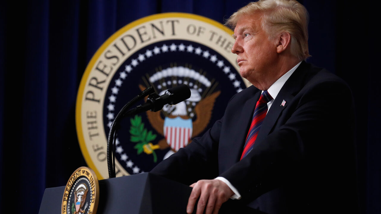 USA-TRUMP/ U.S. President Donald Trump gives remarks during the White House State Leadership Day Conference for local officials of Alaska, Hawaii and California at the White House in Washington, U.S., October 23, 2018. REUTERS/Leah Millis - RC1C2D3E9E00
