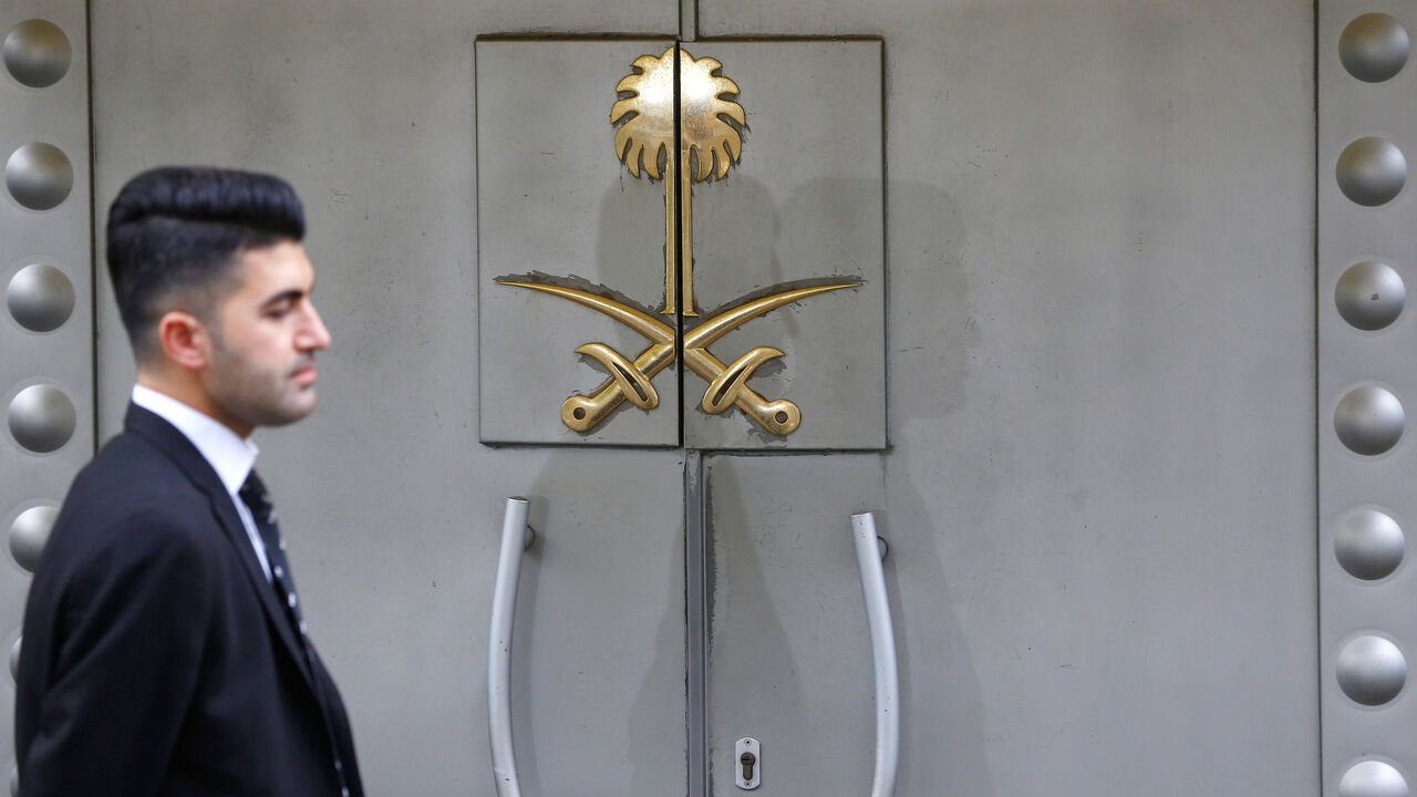 SAUDI-KHASHOGGI/TURKEY A security staff member stands at the entrance of Saudi Arabia's consulate in Istanbul, Turkey October 31, 2018. REUTERS/Osman Orsal - RC13A0631C00