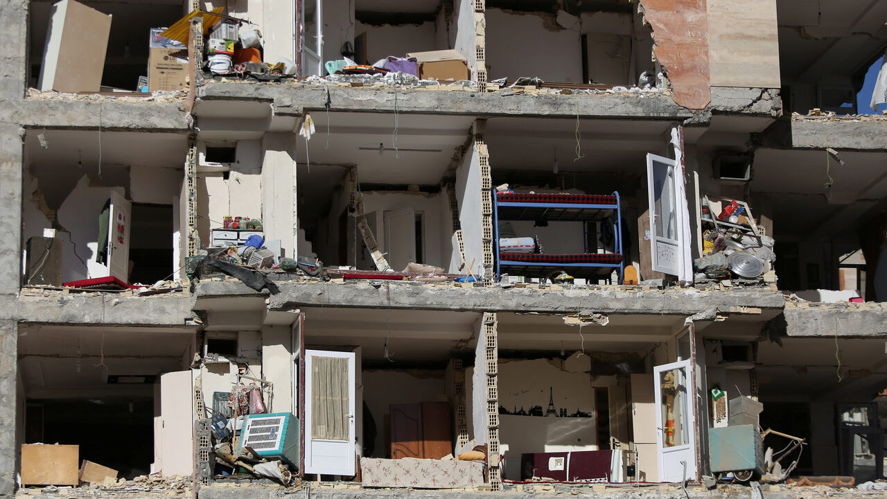 A damaged building is seen following an earthquake in Sarpol-e Zahab county in Kermanshah A damaged building is seen following an earthquake in Sarpol-e Zahab county in Kermanshah, Iran November 13, 2017. REUTERS/Tasnim News Agency ATTENTION EDITORS - THIS PICTURE WAS PROVIDED BY A THIRD PARTY. - RC15640B33E0