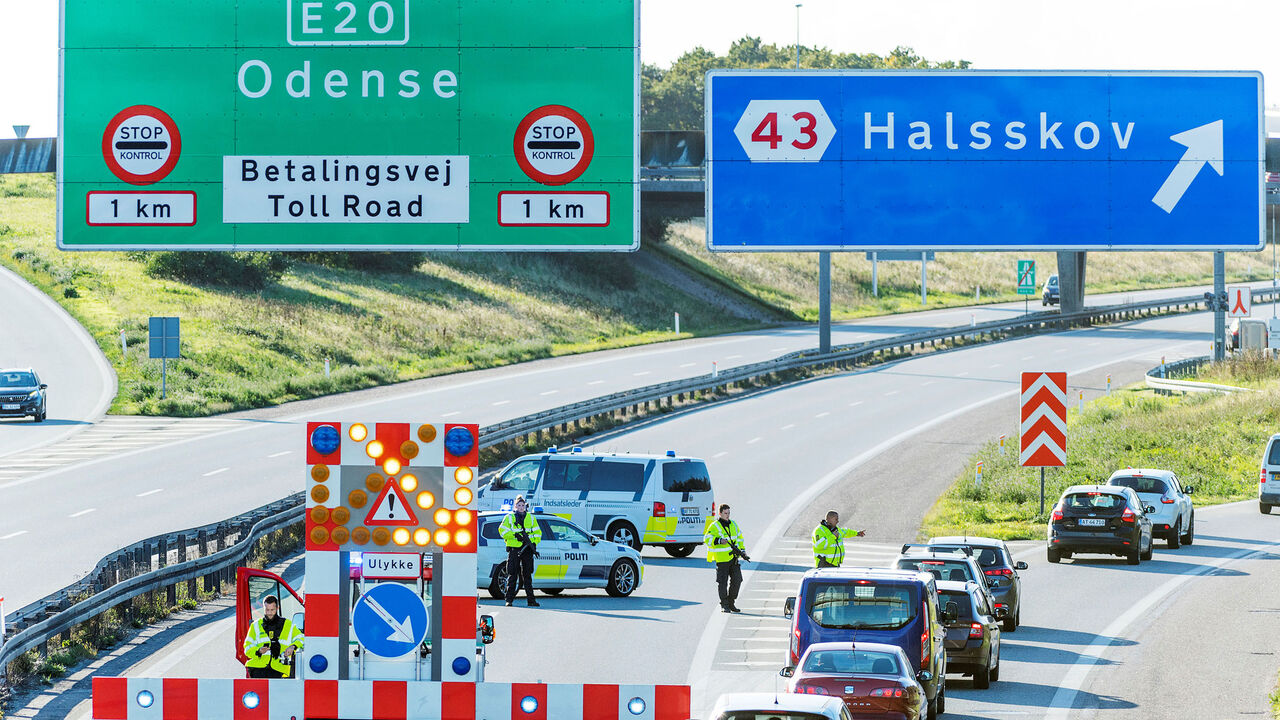 DENMARK-SECURITY/ A police barrier is seen before the Great Belt Bridge, Denmark September 28, 2018. Ritzau Scanpix/Claus Bech via REUTERS ATTENTION EDITORS - THIS IMAGE WAS PROVIDED BY A THIRD PARTY. DENMARK OUT. NO COMMERCIAL OR EDITORIAL SALES IN DENMARK. - RC1C5531B000
