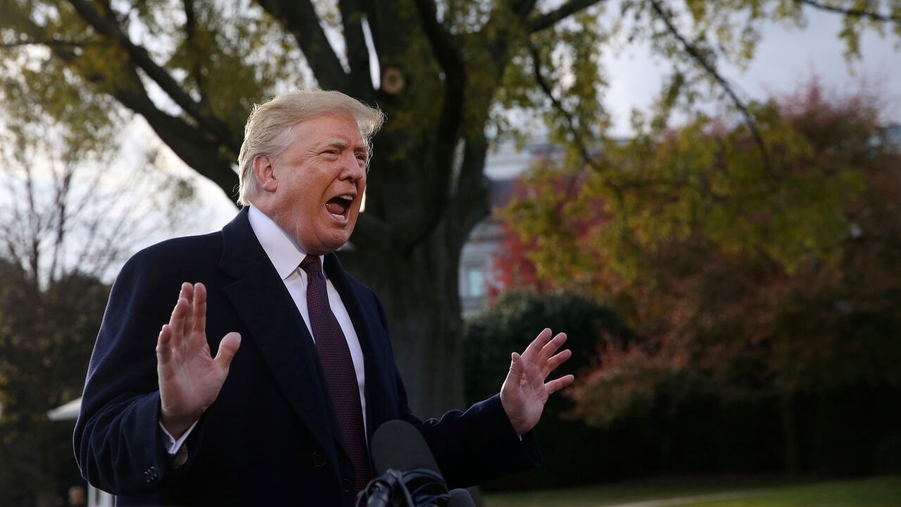 USA-TRUMP/ U.S. President Donald Trump speaks to the news media while walking to board Marine One to depart for travel to Mar-a-Lago from the White House in Washington, U.S., November 20, 2018. REUTERS/Leah Millis - RC19D819FF30