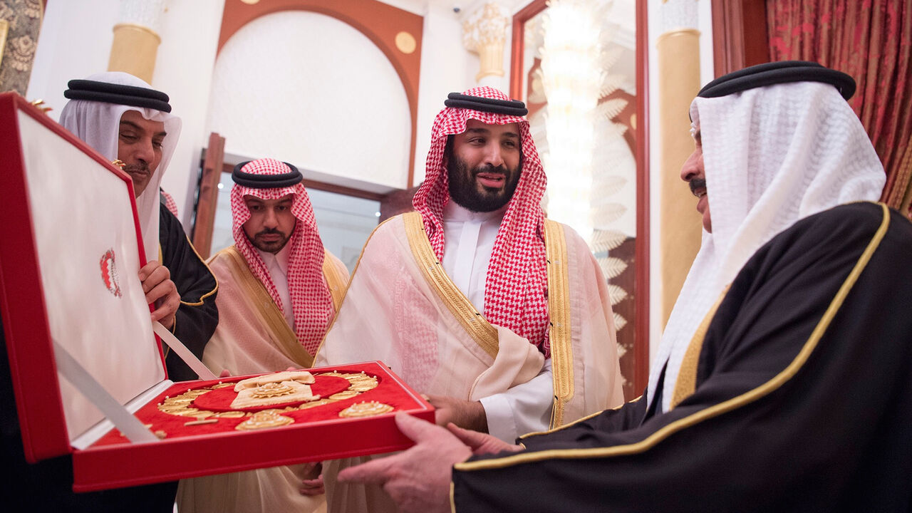 MIDEAST-SAUDI/CROWNPRINCE Saudi Arabia's Crown Prince Mohammed bin Salman Al Saud receives a gift from Bahraini King Hamad bin Isa Al Khalifa in Manama, Bahrain, November 26, 2018. Bandar Algaloud/Courtesy of Saudi Royal Court/Handout via REUTERS ATTENTION EDITORS - THIS PICTURE WAS PROVIDED BY A THIRD PARTY? - RC12300BE420
