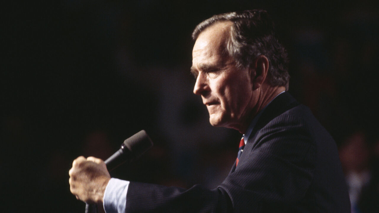DK1512_GeorgeH-Bush.JPG HOUSTON, TX - NOVEMBER 2: President George H.W. Bush giving a speech in Houston, Texas November 2, 1992. (Photo by David Hume Kennerly/Getty Images)
