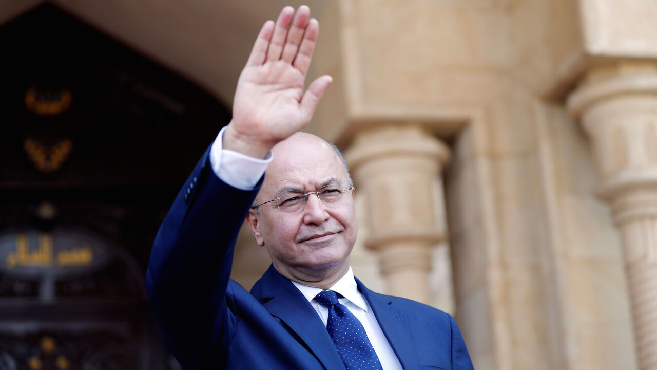 IRAQ-POLITICS/ Barham Salih, Iraq's newly elected President greets Iraq's outgoing President Fuad Masum (not pictured) at the end of a handover ceremony at Salam Palace in Baghdad, Iraq October 3, 2018. REUTERS/Thaier Al-Sudani - RC1C2A8CDD30