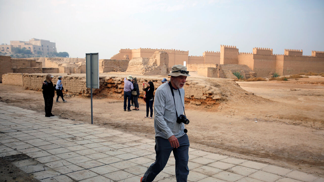 IRAQ-SECURITY/TOURISM Foreign tourists visit the ancient city of Babylon near Hilla, south of Baghdad, Iraq November 14, 2018. Tourist agencies resumed work after the defeat of the Islamic state in Mosul. Picture taken November 14, 2018. REUTERS/Khalid al-Mousily - RC1E92A8FAA0
