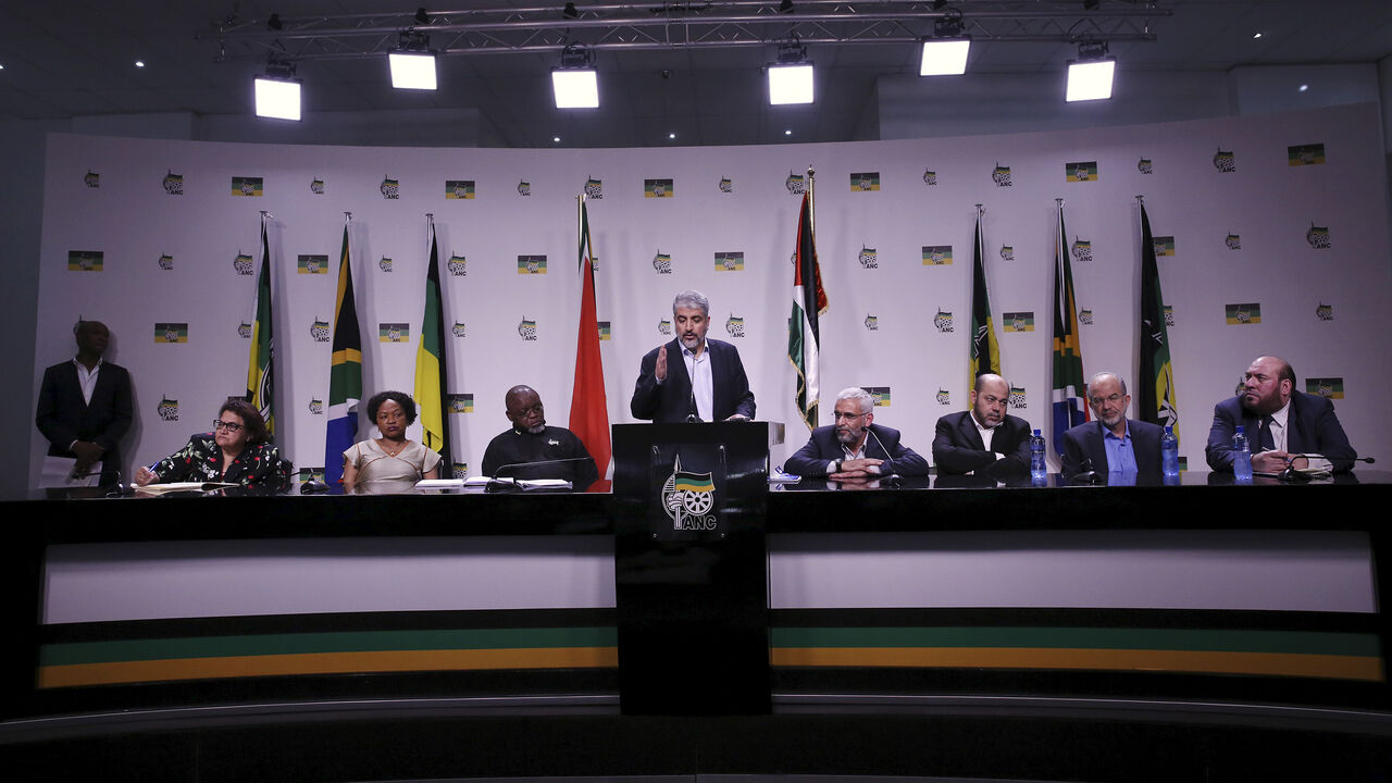 SAFRICA-POLITICS/ Hama chief Khaled Meshaal (C) addresses a media briefing at the headquarters of South Africa's ruling African National Congress (ANC) in Johannesburg, October 19, 2015. Meshaal and a delegation from Palestine are in South Africa at the invitation of the ANC. REUTERS/Siphiwe Sibeko - GF10000250928