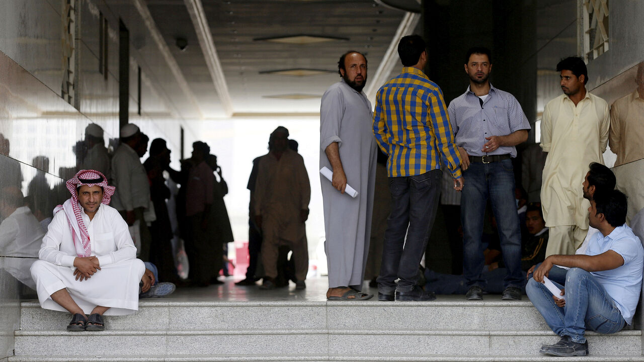 SAUDI-CONSTRUCTION/BINLADIN Migrant workers, who work for Saudi Binladin Group, gather as they ask for a final settlement over salary issue, in Riyadh, Saudi Arabia March 29, 2016. REUTERS/Faisal Al Nasser/File Photo - S1BETCGXSMAA