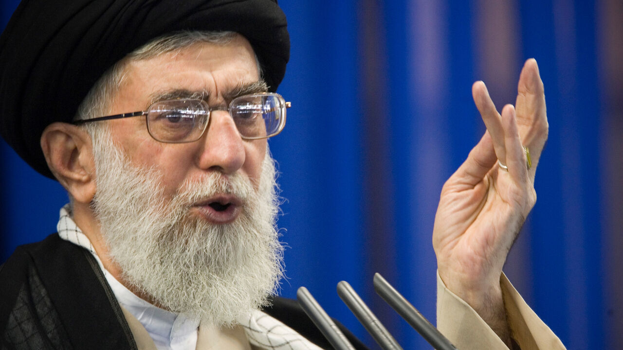 IRAN-USA/KHAMENEI Iran's Supreme Leader Ayatollah Ali Khamenei speaks during Friday prayers in Tehran September 14, 2007. REUTERS/Morteza Nikoubazl/File Photo - S1AETHSUNEAB