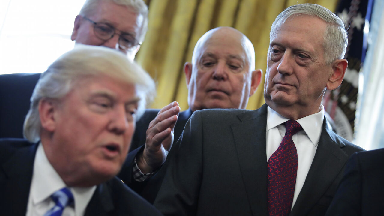 USA-TRUMP/ U.S. Defense Secretary James Mattis looks at U.S. President Donald Trump as he speaks during a meeting with Medal of Honor recipients in the Oval Office of the White House in Washington, U.S., March 24, 2017. REUTERS/Carlos Barria - RC143321C440