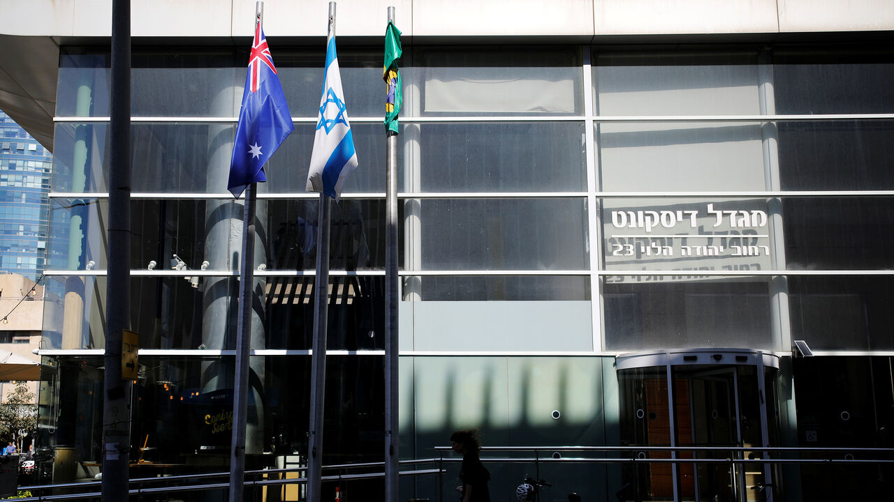 ISRAEL-AUSTRALIA/ The national flags of Australia and Israel are seen outside the building housing the Australian Embassy in Tel Aviv, Israel October 16, 2018 REUTERS/Amir Cohen - RC1C0F4C5BF0