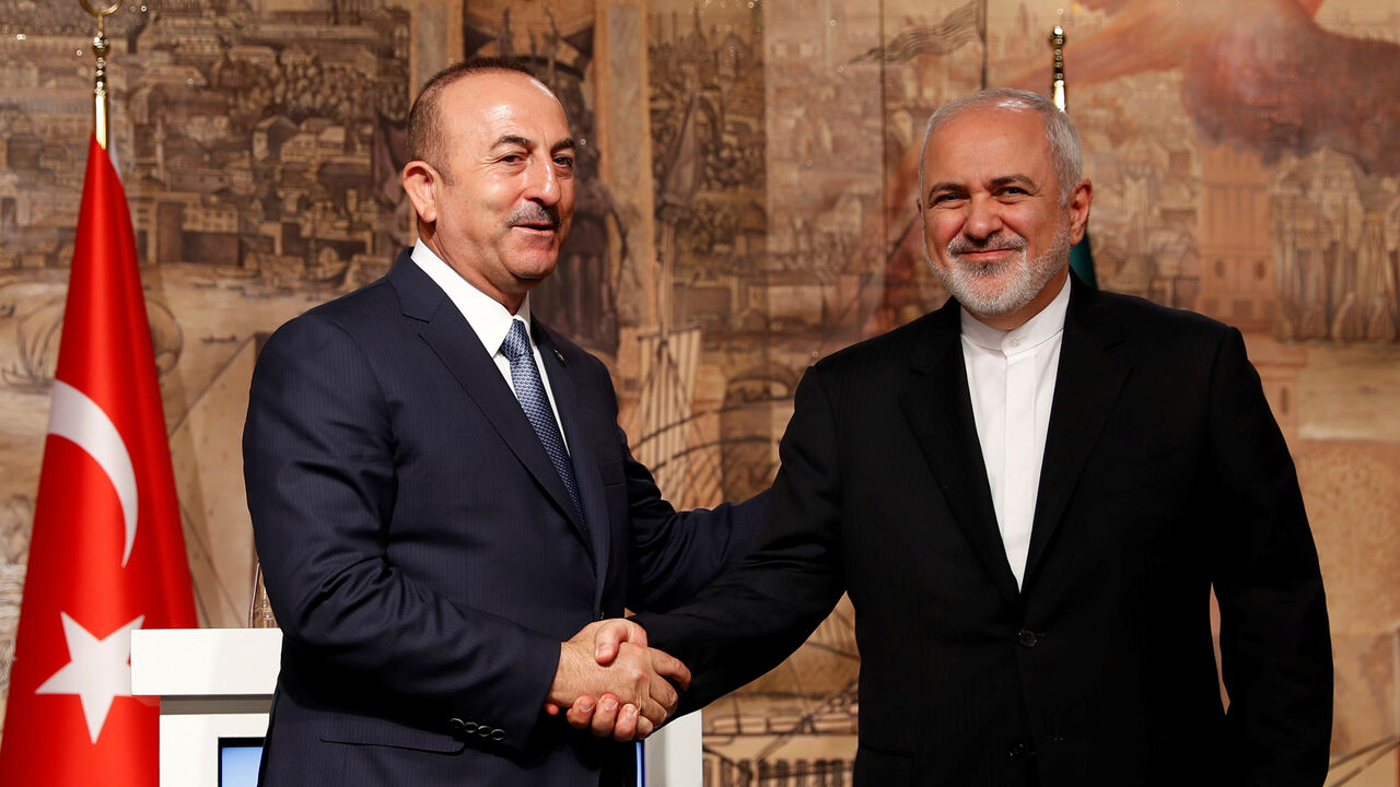 TURKEY-IRAN/AZERBAIJAN Turkish Foreign Minister Mevlut Cavusoglu shakes hands with his Iranian counterpart Javad Zarif during a news conference in Istanbul, Turkey October 30, 2018. REUTERS/Murad Sezer - RC15CF69EA60