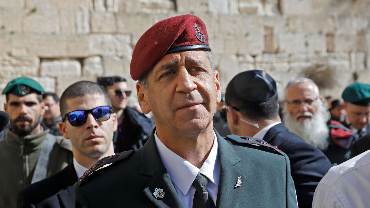 AFP_1C91C2 New Israeli Chief of Staff Aviv Kochavi attends a ceremony at the Western Wall, the holiest place where Jews can pray, on January 15, 2019, in the Old City of Jerusalem. (Photo by MENAHEM KAHANA / AFP) (Photo credit should read MENAHEM KAHANA/AFP/Getty Images)