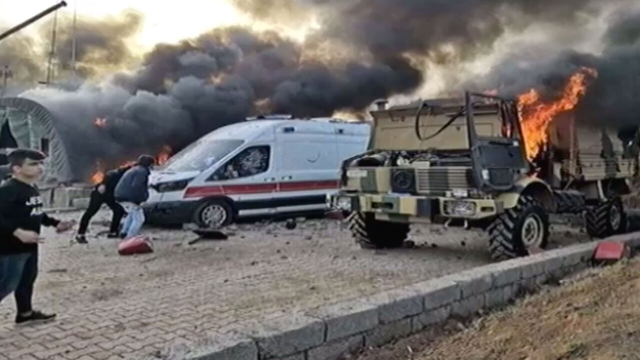 IraqiKurdsTurkCamp.jpg