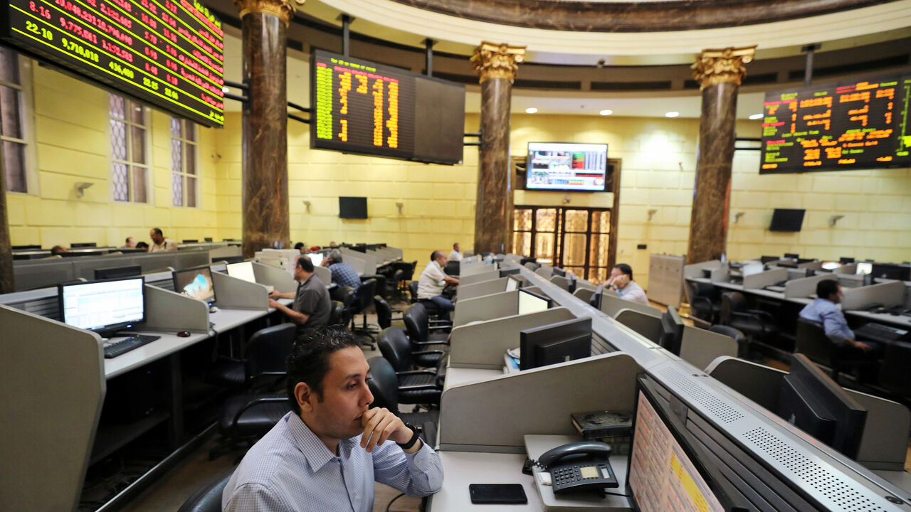 EGYPT-ECONOMY/ A trader works at the Egyptian stock exchange in Cairo, Egypt September 20, 2018. REUTERS/Mohamed Abd El Ghany - RC1B28059140
