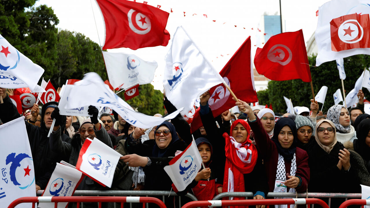 TUNISIA-UPRISING/ANNIVERSARY People take part in a demonstration marking the eighth anniversary of the 2011 uprising that unseated former president Zine El-Abidine Ben Ali, in Tunis, Tunisia, January 14, 2019. REUTERS/Zoubeir Souissi - RC1D517BB700