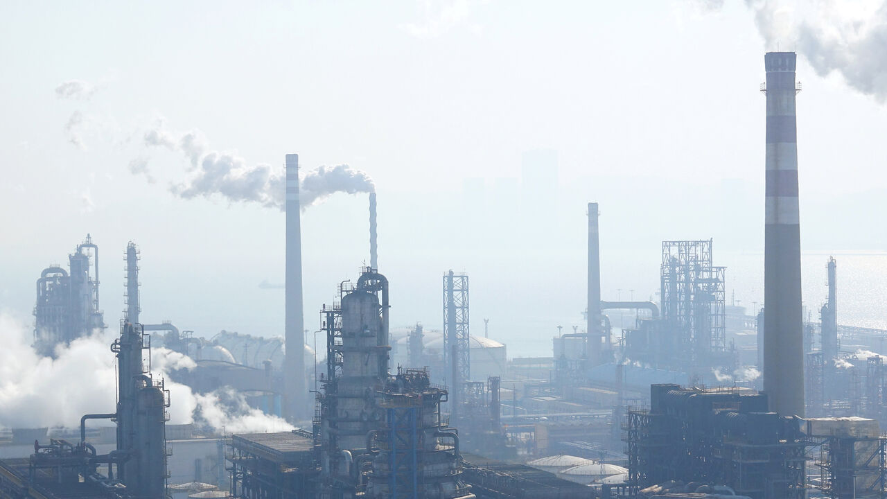 CHINA-OIL/ China National Petroleum Corporation (CNPC)'s Dalian Petrochemical Corp refinery is seen in Dalian, Liaoning province, China January 22, 2019. Picture taken January 22, 2019. REUTERS/Stringer ATTENTION EDITORS - THIS IMAGE WAS PROVIDED BY A THIRD PARTY. CHINA OUT. - RC1E5339B6F0