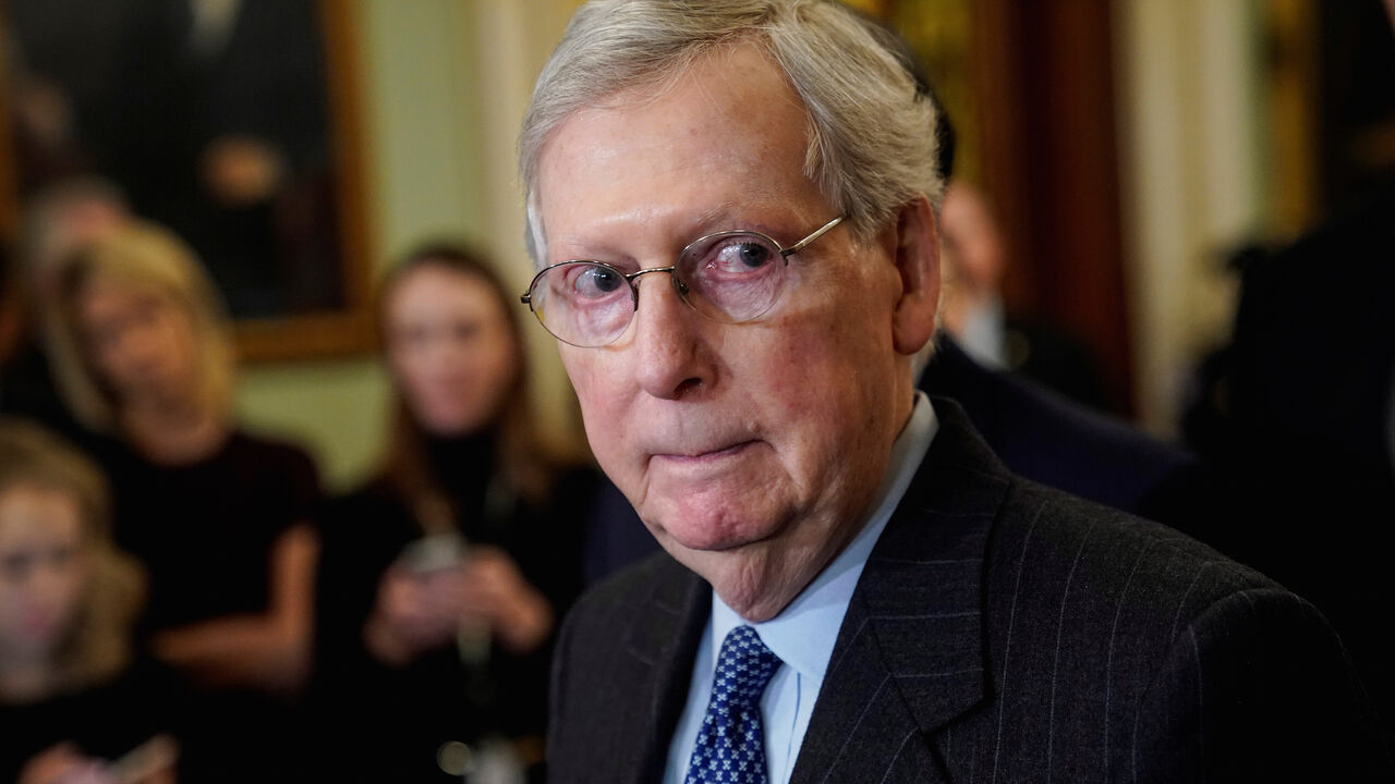 USA-CONGRESS/ Senate Majority Leader Mitch McConnell (R-KY) speaks after a Republican policy lunch on Capitol Hill in Washington, U.S., January 29, 2019. REUTERS/Joshua Roberts - RC1EFB276880
