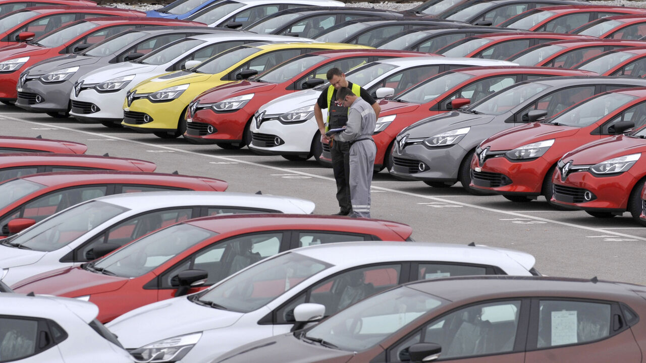 Renault cars produced in Turkey and awaiting export throughout Europe, are checked by workers in the port of Koper October 14, 2013. Automotive industry association ACEA said October 16, 2013, that new car registrations in Europe climbed 5.5 percent to 1.19 million vehicles in September, only the third month a gain was recorded in the past two years. But within the European Union, the level of demand was the second lowest on record for the month of September since it began tabulating results for the 27 memb