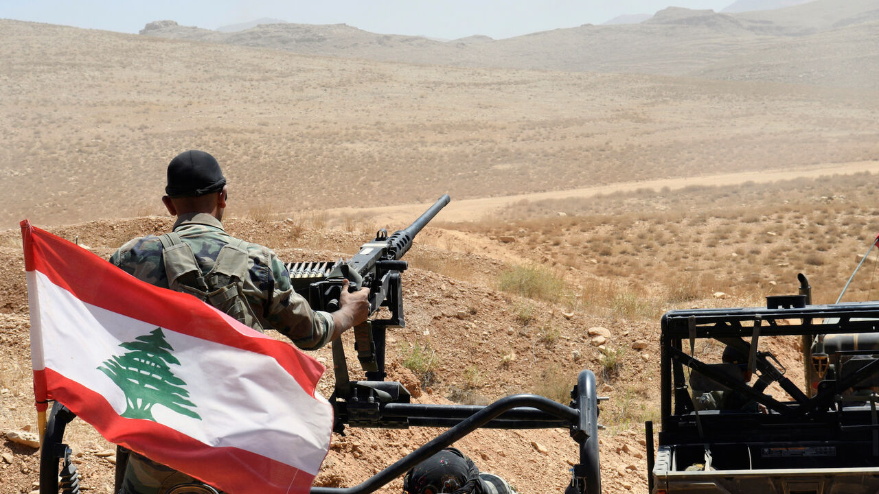 MIDEAST-CRISIS/LEBANON-SYRIA Lebanese Army soldiers ride on their military vehicles in Ras Baalbek, Lebanon August 28, 2017. REUTERS/Hassan Abdallah - RC176820F100