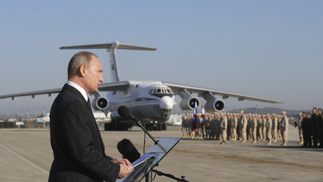 MIDEAST-CRISIS/SYRIA-RUSSIA-PUTIN Russian President Vladimir Putin addresses servicemen as he visits the Hmeymim air base in Latakia Province, Syria December 11, 2017. Sputnik/Mikhail Klimentyev/Sputnik via REUTERS ATTENTION EDITORS - THIS IMAGE WAS PROVIDED BY A THIRD PARTY. - UP1EDCB10ZJ2B