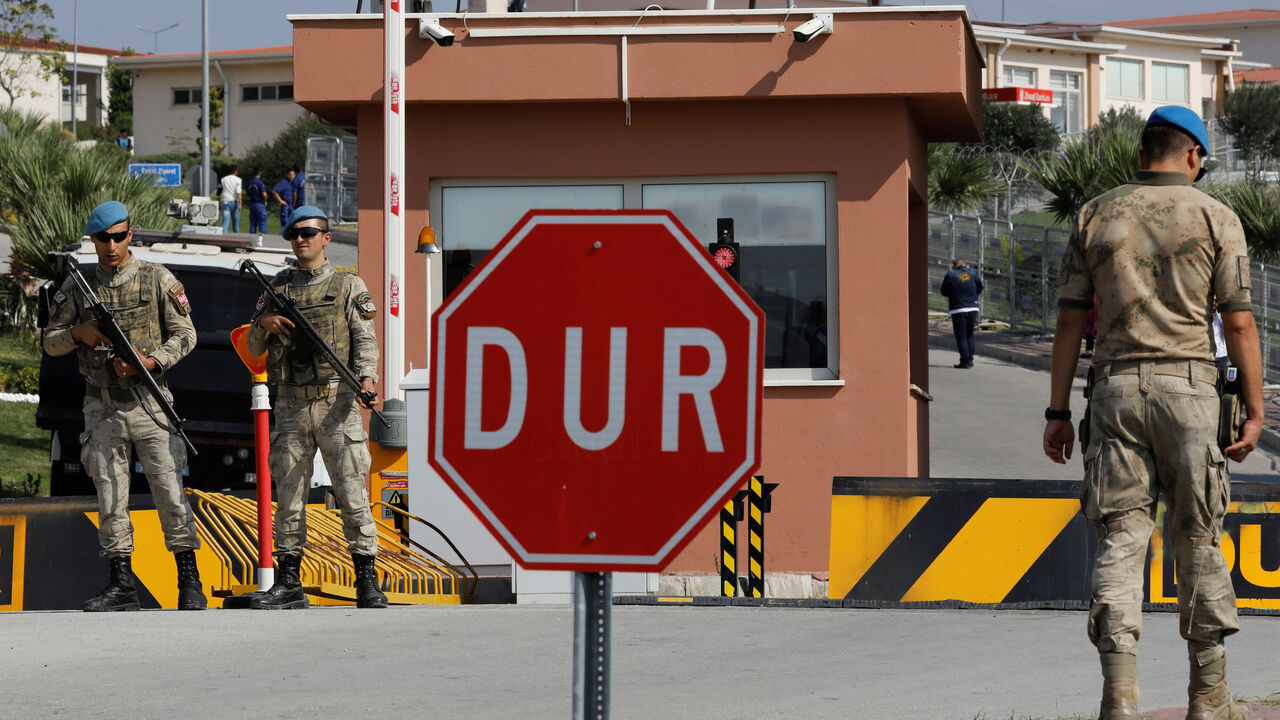TURKEY-SECURITY/USA Soldiers stand guard at the entrance to the Aliaga Prison and Courthouse complex in Izmir, Turkey October 12, 2018. REUTERS/Umit Bektas - RC1B8D521D10